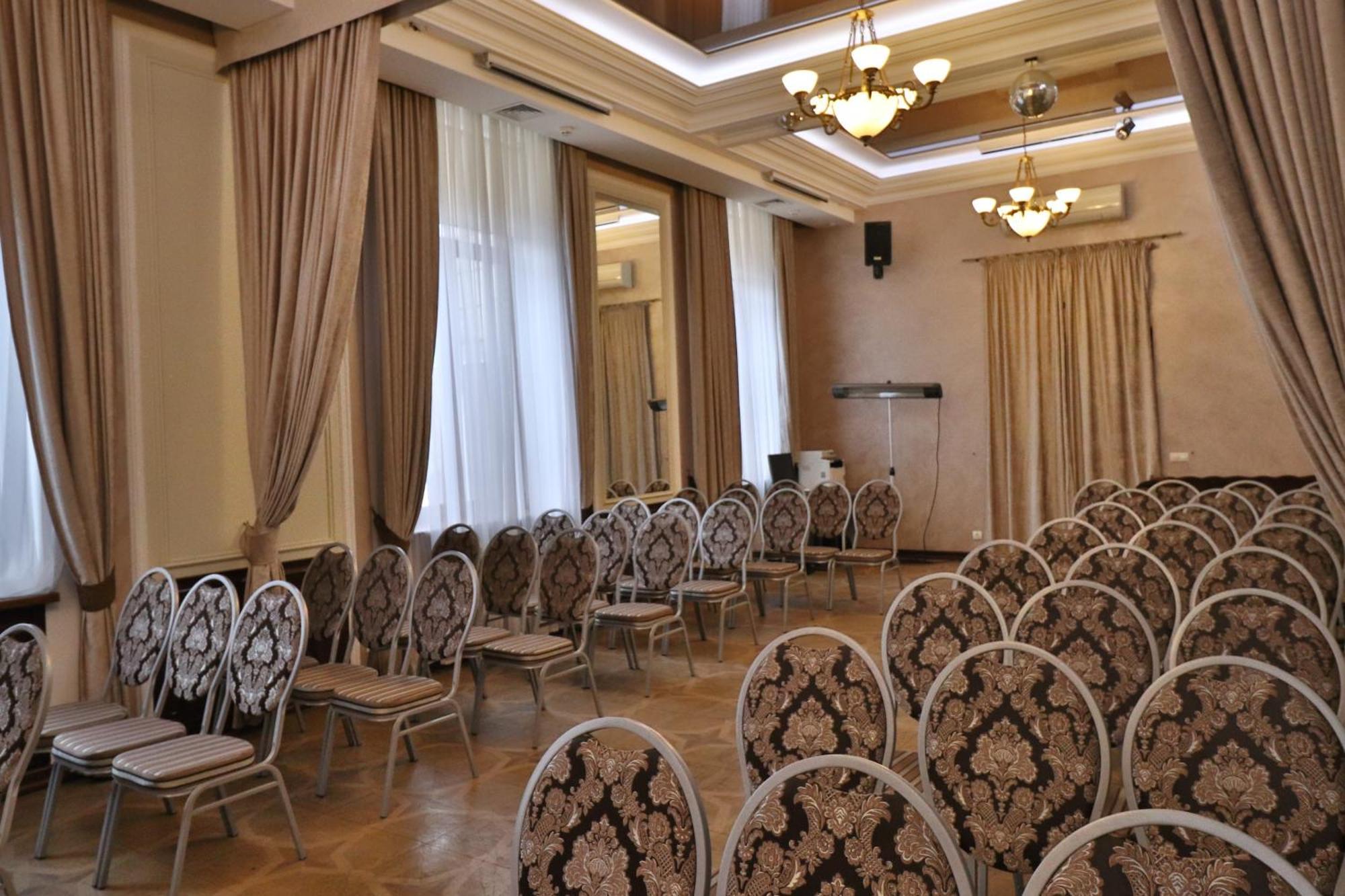 Ukraine Hotel Kyiv Exterior photo