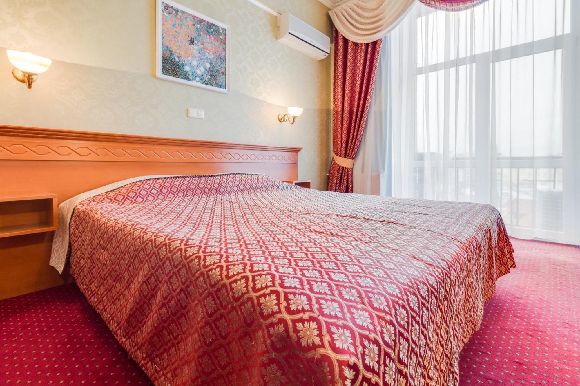 Ukraine Hotel Kyiv Exterior photo