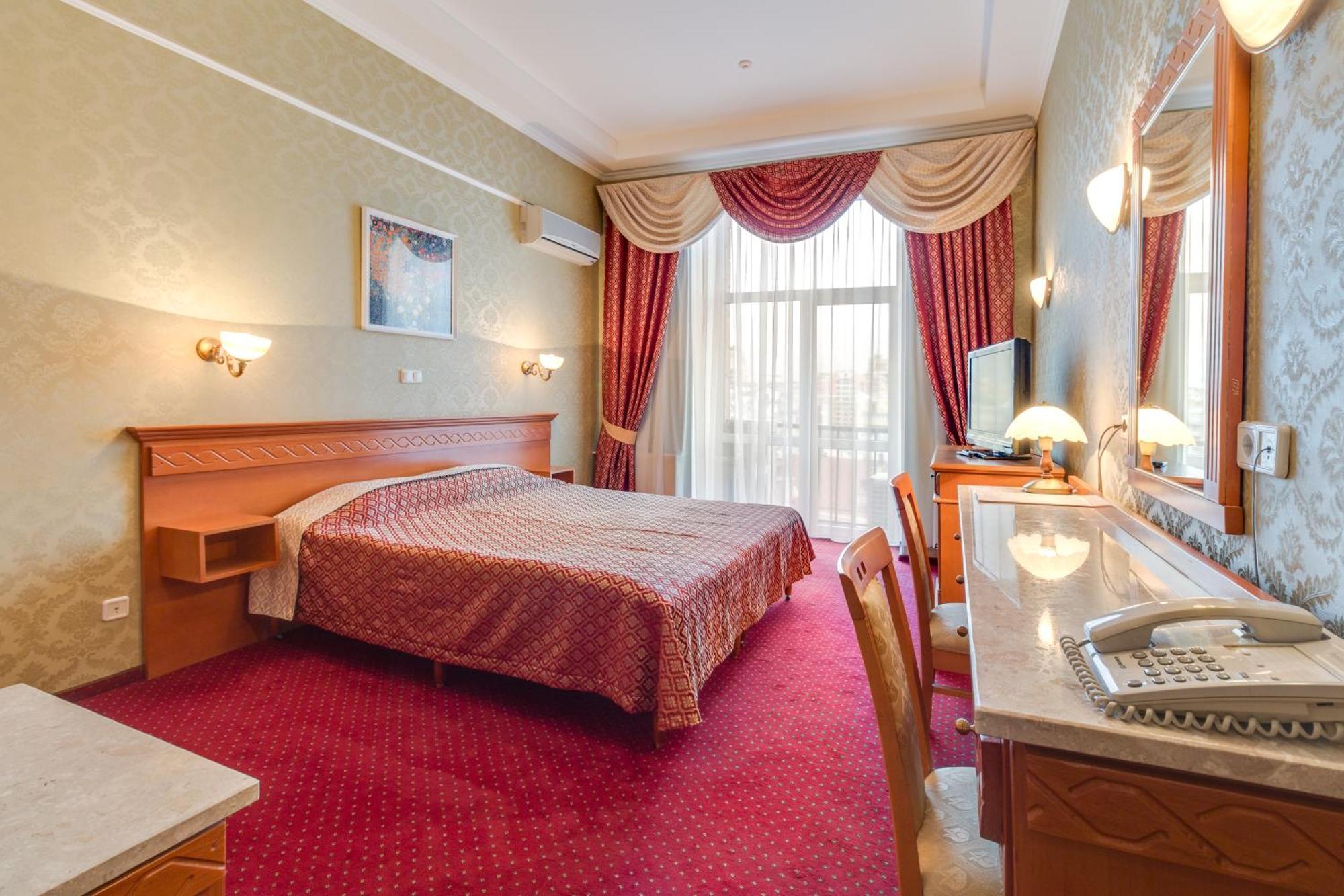 Ukraine Hotel Kyiv Exterior photo