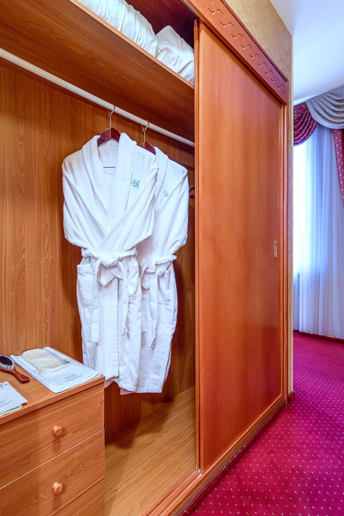 Ukraine Hotel Kyiv Exterior photo