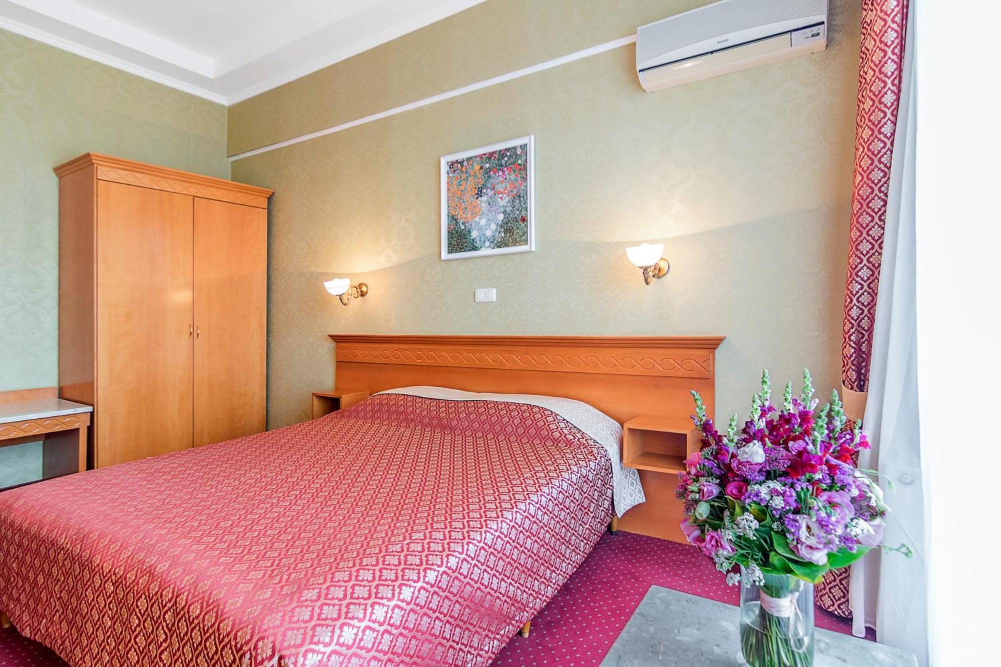 Ukraine Hotel Kyiv Exterior photo