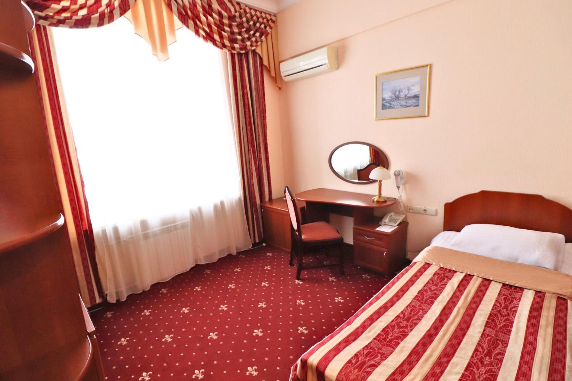 Ukraine Hotel Kyiv Room photo