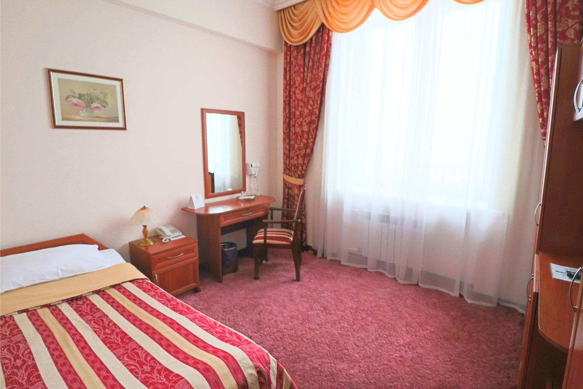 Ukraine Hotel Kyiv Room photo
