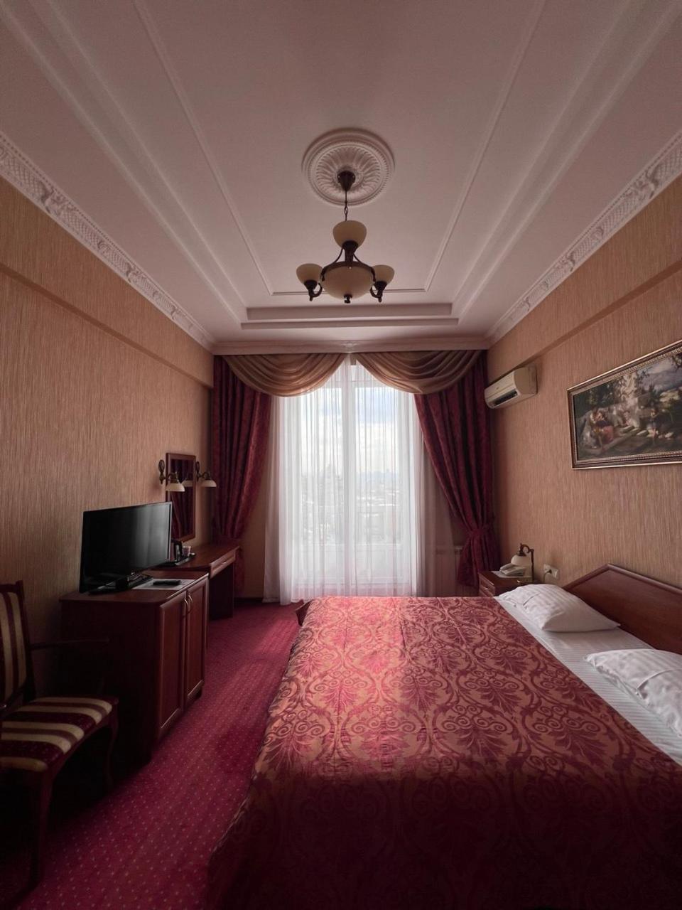 Ukraine Hotel Kyiv Exterior photo